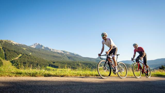 Vélo sur route sale